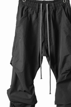 画像をギャラリービューアに読み込む, A.F ARTEFACT TUCK VOLUME BAGGY PANTS / SMOOTH NYLON (BLACK)
