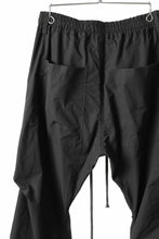 画像をギャラリービューアに読み込む, A.F ARTEFACT TUCK VOLUME BAGGY PANTS / SMOOTH NYLON (BLACK)