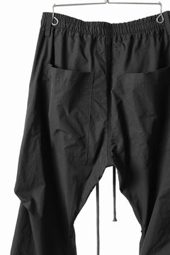 画像をギャラリービューアに読み込む, A.F ARTEFACT TUCK VOLUME BAGGY PANTS / SMOOTH NYLON (BLACK)