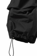 画像をギャラリービューアに読み込む, A.F ARTEFACT TUCK VOLUME BAGGY PANTS / SMOOTH NYLON (BLACK)
