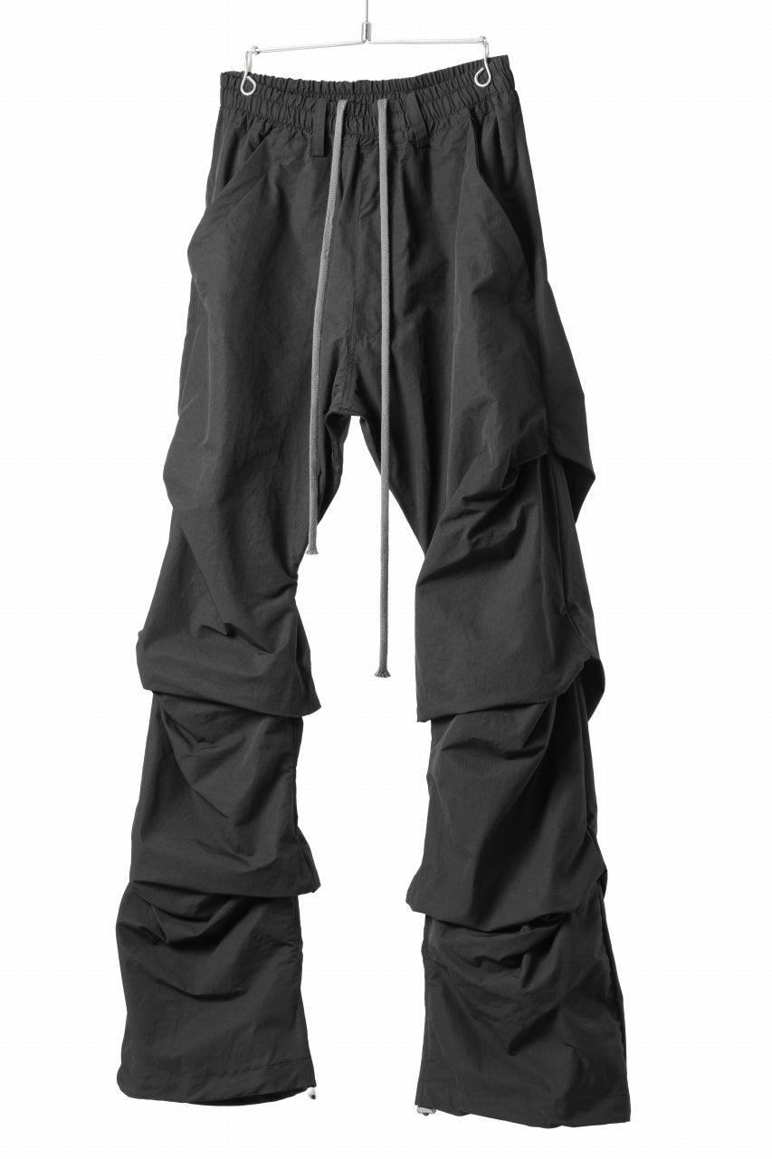 画像をギャラリービューアに読み込む, A.F ARTEFACT TUCK VOLUME BAGGY PANTS / SMOOTH NYLON (BLACK)