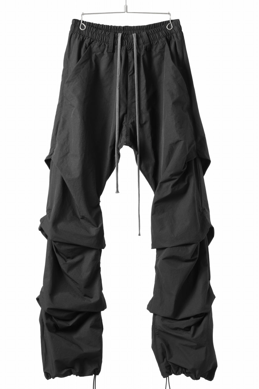 画像をギャラリービューアに読み込む, A.F ARTEFACT TUCK VOLUME BAGGY PANTS / SMOOTH NYLON (BLACK)