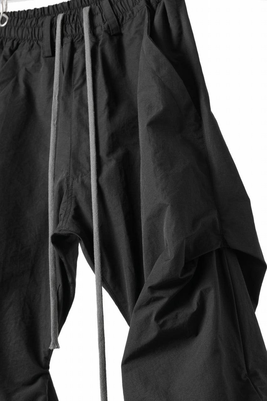 画像をギャラリービューアに読み込む, A.F ARTEFACT TUCK VOLUME BAGGY PANTS / SMOOTH NYLON (BLACK)