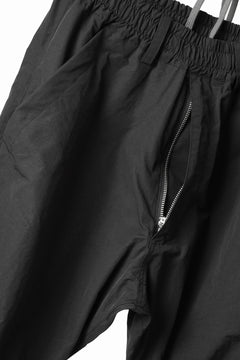 画像をギャラリービューアに読み込む, A.F ARTEFACT TUCK VOLUME BAGGY PANTS / SMOOTH NYLON (BLACK)