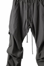 画像をギャラリービューアに読み込む, A.F ARTEFACT TUCK VOLUME BAGGY PANTS / SMOOTH NYLON (KHAKI)