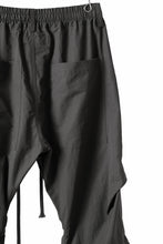画像をギャラリービューアに読み込む, A.F ARTEFACT TUCK VOLUME BAGGY PANTS / SMOOTH NYLON (KHAKI)