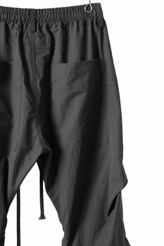 画像をギャラリービューアに読み込む, A.F ARTEFACT TUCK VOLUME BAGGY PANTS / SMOOTH NYLON (KHAKI)