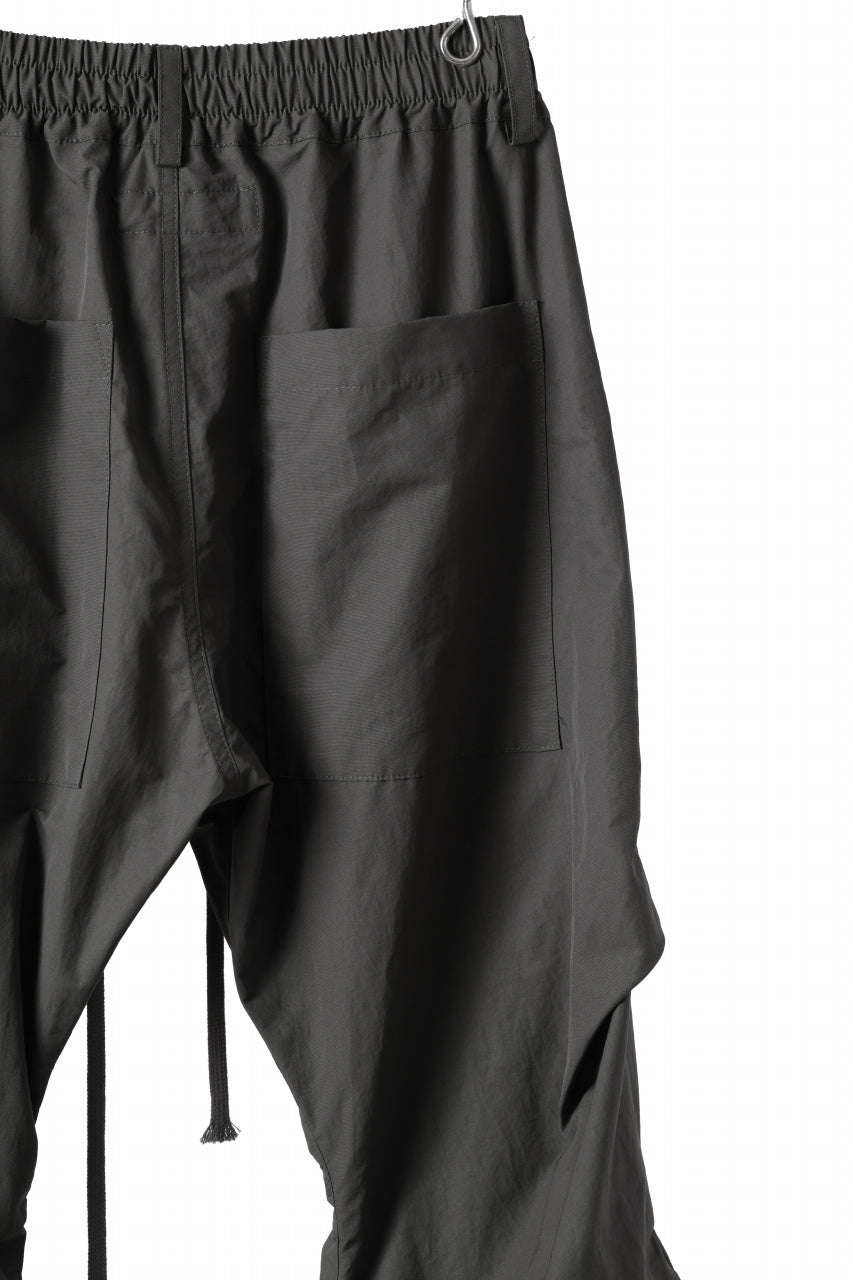 画像をギャラリービューアに読み込む, A.F ARTEFACT TUCK VOLUME BAGGY PANTS / SMOOTH NYLON (KHAKI)