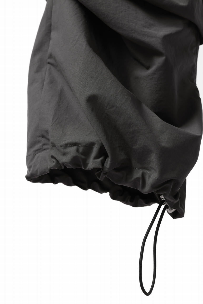 画像をギャラリービューアに読み込む, A.F ARTEFACT TUCK VOLUME BAGGY PANTS / SMOOTH NYLON (KHAKI)