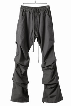 画像をギャラリービューアに読み込む, A.F ARTEFACT TUCK VOLUME BAGGY PANTS / SMOOTH NYLON (KHAKI)