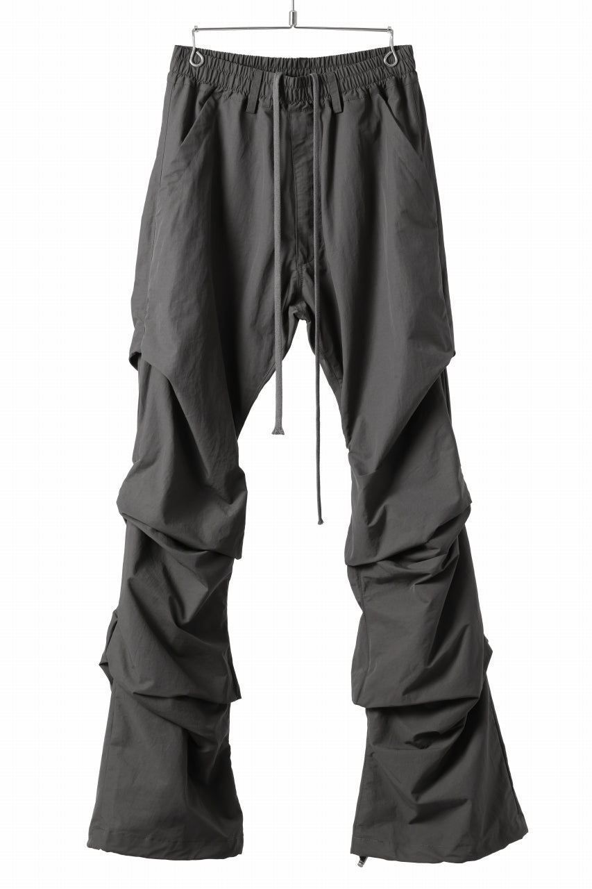 画像をギャラリービューアに読み込む, A.F ARTEFACT TUCK VOLUME BAGGY PANTS / SMOOTH NYLON (KHAKI)