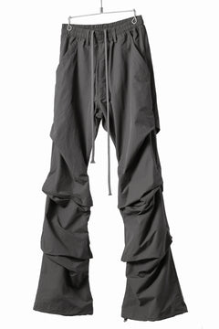画像をギャラリービューアに読み込む, A.F ARTEFACT TUCK VOLUME BAGGY PANTS / SMOOTH NYLON (KHAKI)