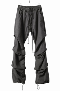 画像をギャラリービューアに読み込む, A.F ARTEFACT TUCK VOLUME BAGGY PANTS / SMOOTH NYLON (KHAKI)