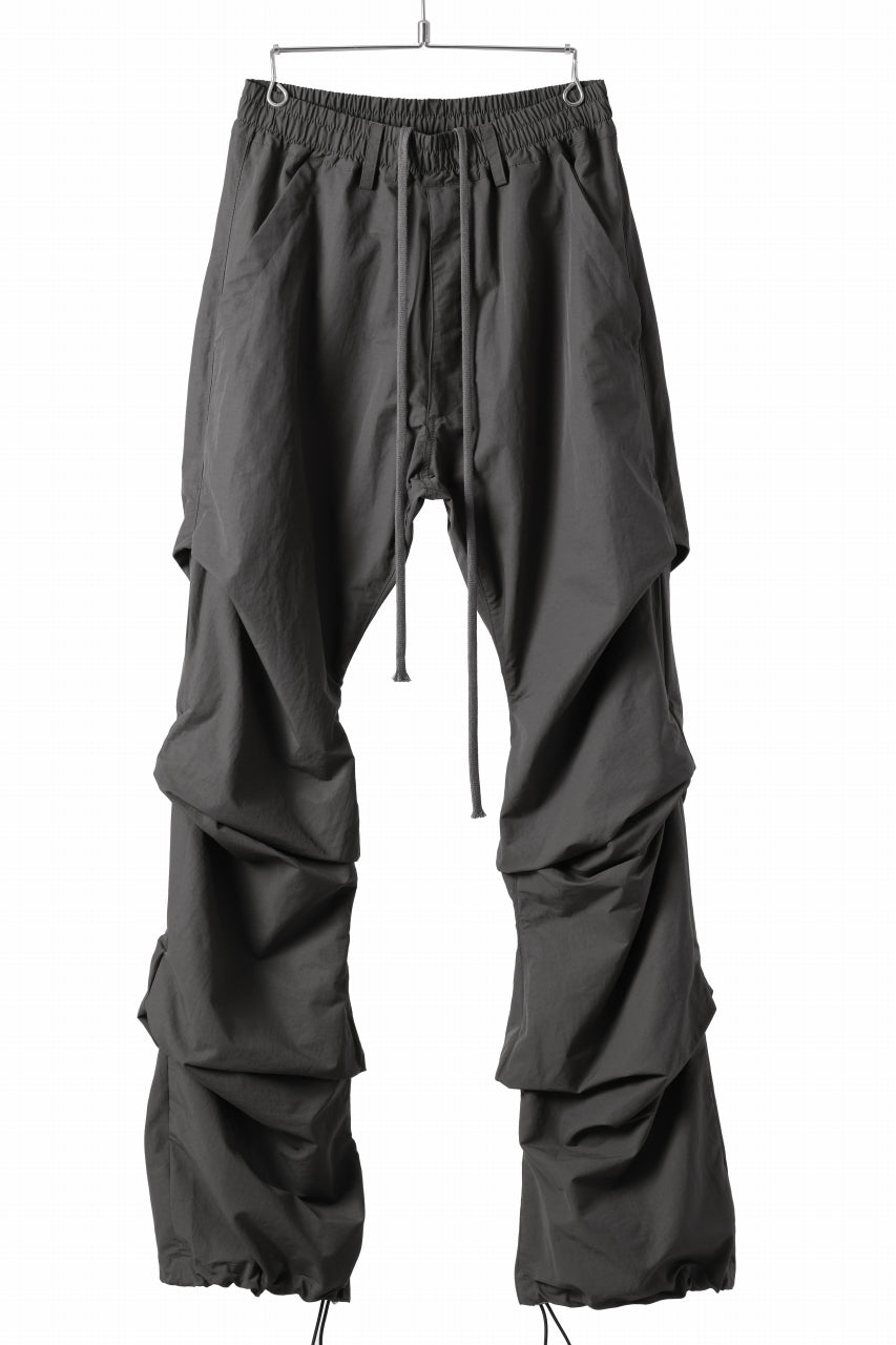 画像をギャラリービューアに読み込む, A.F ARTEFACT TUCK VOLUME BAGGY PANTS / SMOOTH NYLON (KHAKI)