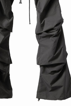 画像をギャラリービューアに読み込む, A.F ARTEFACT TUCK VOLUME BAGGY PANTS / SMOOTH NYLON (KHAKI)