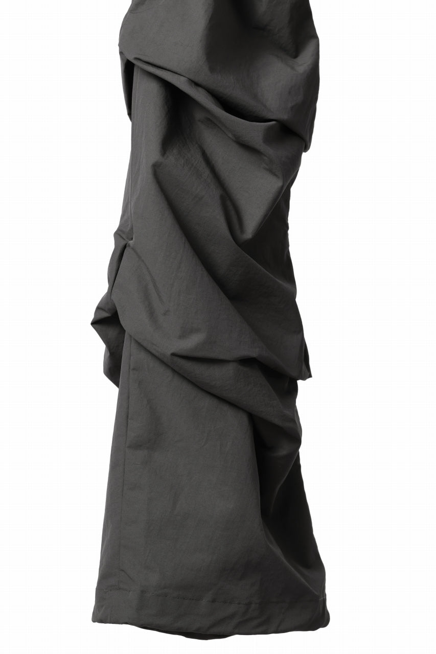 画像をギャラリービューアに読み込む, A.F ARTEFACT TUCK VOLUME BAGGY PANTS / SMOOTH NYLON (KHAKI)