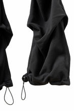 画像をギャラリービューアに読み込む, A.F ARTEFACT TUCK VOLUME BAGGY PANTS / COTTON-TERRY (BLACK)