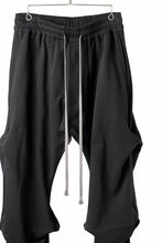 画像をギャラリービューアに読み込む, A.F ARTEFACT TUCK VOLUME BAGGY PANTS / COTTON-TERRY (BLACK)