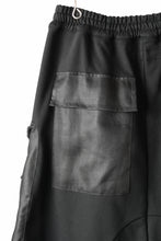 画像をギャラリービューアに読み込む, A.F ARTEFACT COMBINED DROPCROTCH CARGO SHORTS (BLACK)