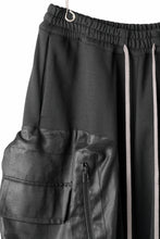 画像をギャラリービューアに読み込む, A.F ARTEFACT COMBINED DROPCROTCH CARGO SHORTS (BLACK)