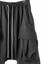 画像をギャラリービューアに読み込む, A.F ARTEFACT SARROUEL CARGO SHORTS / TECH-SMOOTH (BLACK)