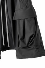 画像をギャラリービューアに読み込む, A.F ARTEFACT SARROUEL CARGO SHORTS / TECH-SMOOTH (BLACK)