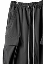 画像をギャラリービューアに読み込む, A.F ARTEFACT SARROUEL CARGO SHORTS / TECH-SMOOTH (BLACK)