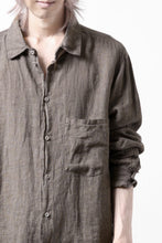 Load image into Gallery viewer, daub DYEING PLAIN SHIRT / ORGANIC LINEN (BROWN)