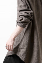 Load image into Gallery viewer, daub DYEING PLAIN SHIRT / ORGANIC LINEN (BROWN)