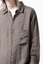 Load image into Gallery viewer, daub DYEING PLAIN SHIRT / ORGANIC LINEN (BROWN)