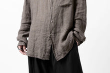 Load image into Gallery viewer, daub DYEING PLAIN SHIRT / ORGANIC LINEN (BROWN)
