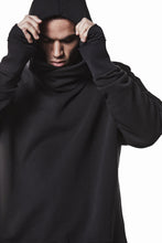 Load image into Gallery viewer, thom/krom RAGLAN SLEEVE HOODIE / SMOOTH SWEAT JERSEY (BLACK)