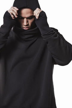 Load image into Gallery viewer, thom/krom RAGLAN SLEEVE HOODIE / SMOOTH SWEAT JERSEY (BLACK)