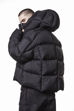 Load image into Gallery viewer, thom/krom BIG HOODIE OVERSIZED JACKET / WARM PUFFER (BLACK)