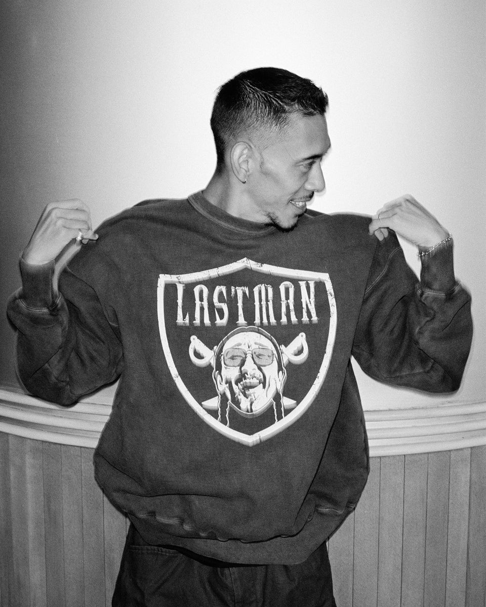 画像をギャラリービューアに読み込む, LASTMAN PRINTED CREW NECK -NFL- (BLACK)