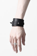 Load image into Gallery viewer, m.a+ croissant wrist band #2 / A-F0K3/GR3,0 (BLACK)