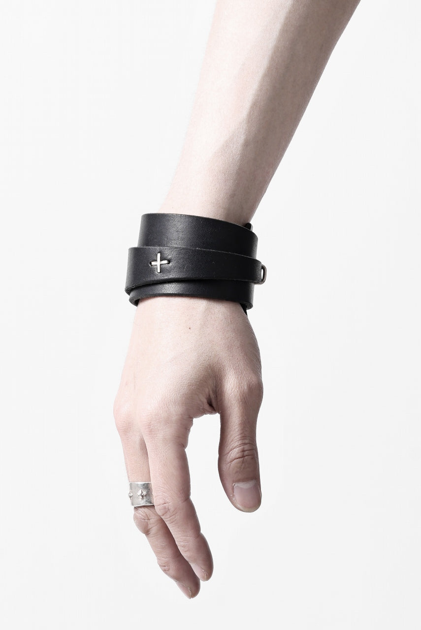 Load image into Gallery viewer, m.a+ croissant wrist band #2 / A-F0K3/GR3,0 (BLACK)
