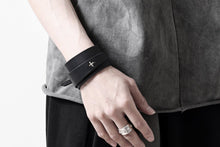 Load image into Gallery viewer, m.a+ croissant wrist band #2 / A-F0K3/GR3,0 (BLACK)