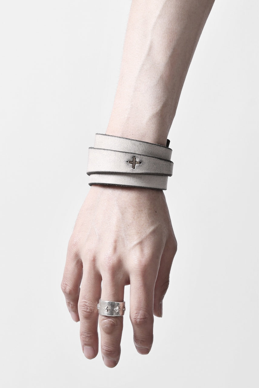 Load image into Gallery viewer, m.a+ croissant wrist band #2 / A-F0K3/GR3,0 (CARBON)