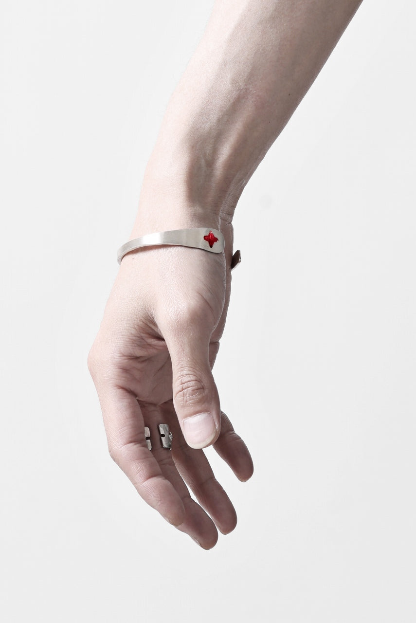 Load image into Gallery viewer, m.a+ stitched cross silver bangle / AB11/AG (SILVER)