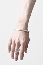 Load image into Gallery viewer, m.a+ stitched cross silver bangle / AB11/AG (SILVER)
