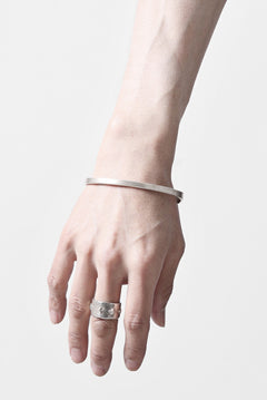 Load image into Gallery viewer, m.a+ stitched cross silver bangle / AB11/AG (SILVER)