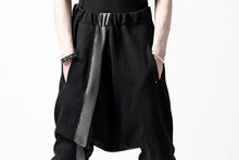 Load image into Gallery viewer, m.a+ hand painted elastic waist low crotch 2 pocket pants / P571-HP/JM4 (BLACK)