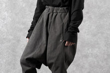 Load image into Gallery viewer, m.a+ elastic waist low crotch 2 pocket pants / P571/MJP1 (CARBON)