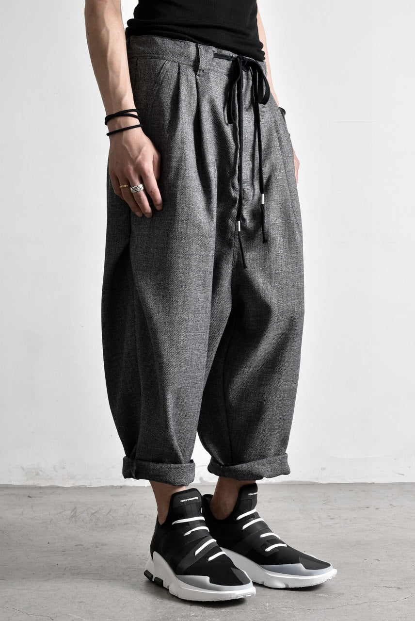 画像をギャラリービューアに読み込む, N/07 "MAUSK Detail" Three Dimensional Wide Tuck / Dart Cropped Pants #2 (GREY)