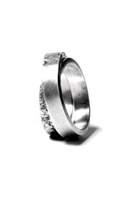 画像をギャラリービューアに読み込む, Holzpuppe Double banded Silver ring texture-1