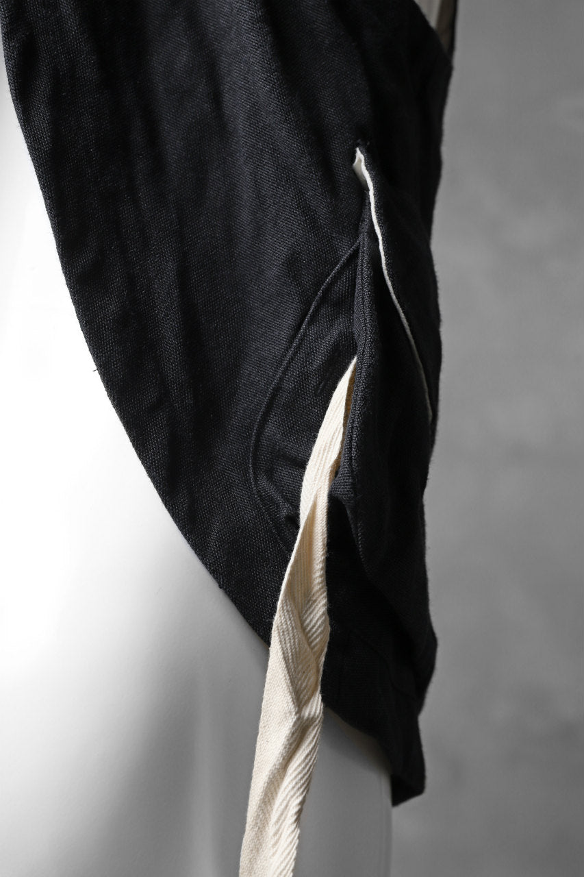 Load image into Gallery viewer, KLASICA CROSS BACK POCKET VEST / RAMIE (CARBON)