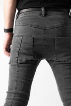 画像をギャラリービューアに読み込む, thomkrom OVER LOCKED SKINNY TROUSERS / FADE STRETCH DENIM (DARK GREY)