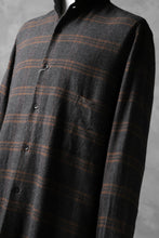 Load image into Gallery viewer, COLINA GARDENER CHECK SHIRT / SOFT FLANNEL (GREY x BROWN)