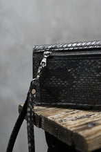 画像をギャラリービューアに読み込む, ISAMU KATAYAMA BACKLASH SMART PHONE CASE/PURSE (SUMI DYED PYTHON)